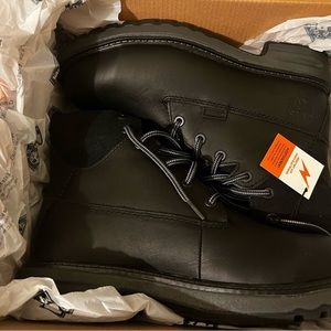Brand New never worn women’s Timberland waterproof safety toe shoe US7/EU37.5